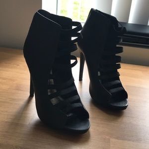 Steve Madden Black Heel with strappy